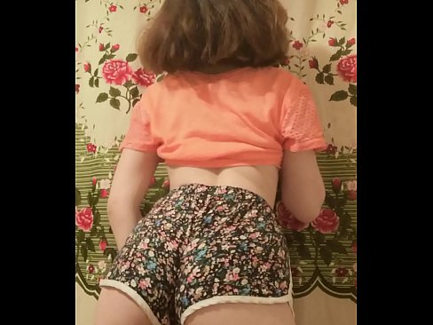 ❤️ סעקסי יונג באַבע סטריפּינג אַוועק איר קורצע הייזלעך אויף אַפּאַראַט ❤️ סעקס ווידעא ביי אונדז