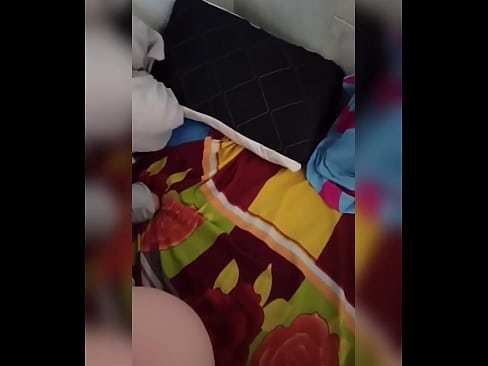 ❤️ מיין צימערמאן בלײַבט אליין אין שטוב ווייל איר מאן גייט אויף וואקאציע און איך נעם די געלעגנהייט איר צו פאקן און אנפילן איר טאָכעס מיט מילך ❤️ סעקס ווידעא ביי אונדז